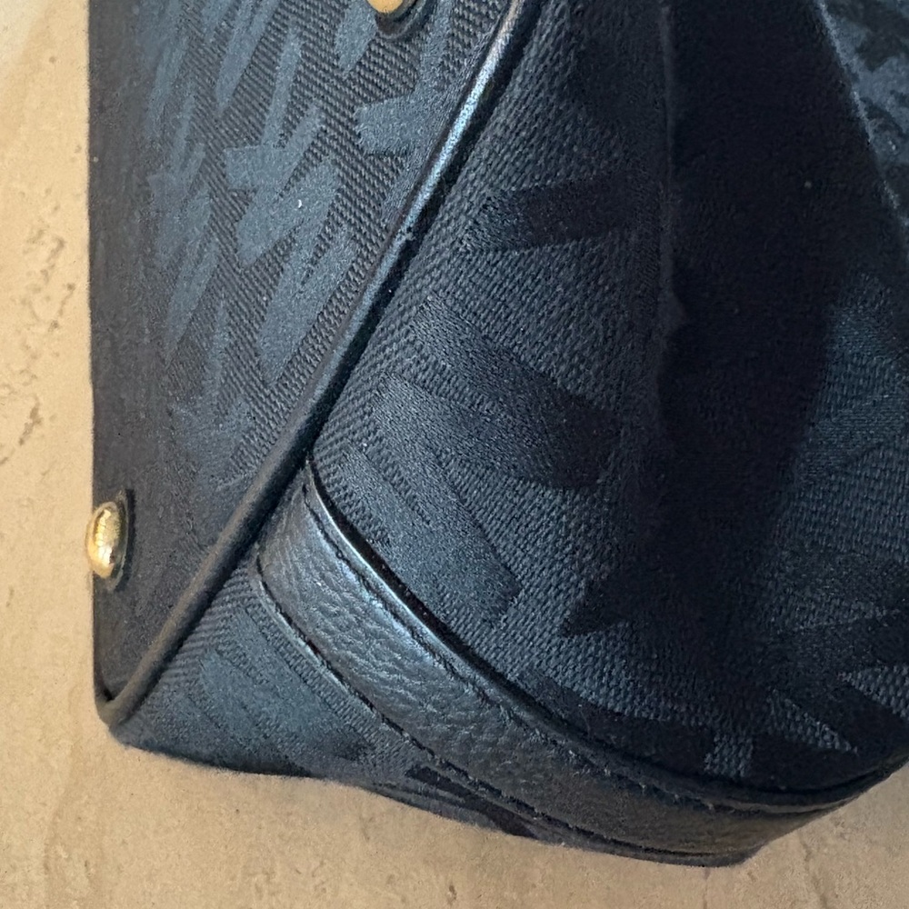Michael Kors Jet Set Grab Bag Black on Black Logo - Picture 7 of 16